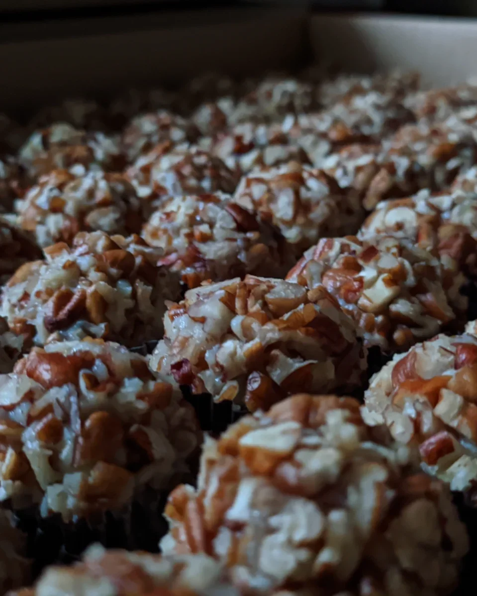 Branquinho coberto com nozes da Cake Box