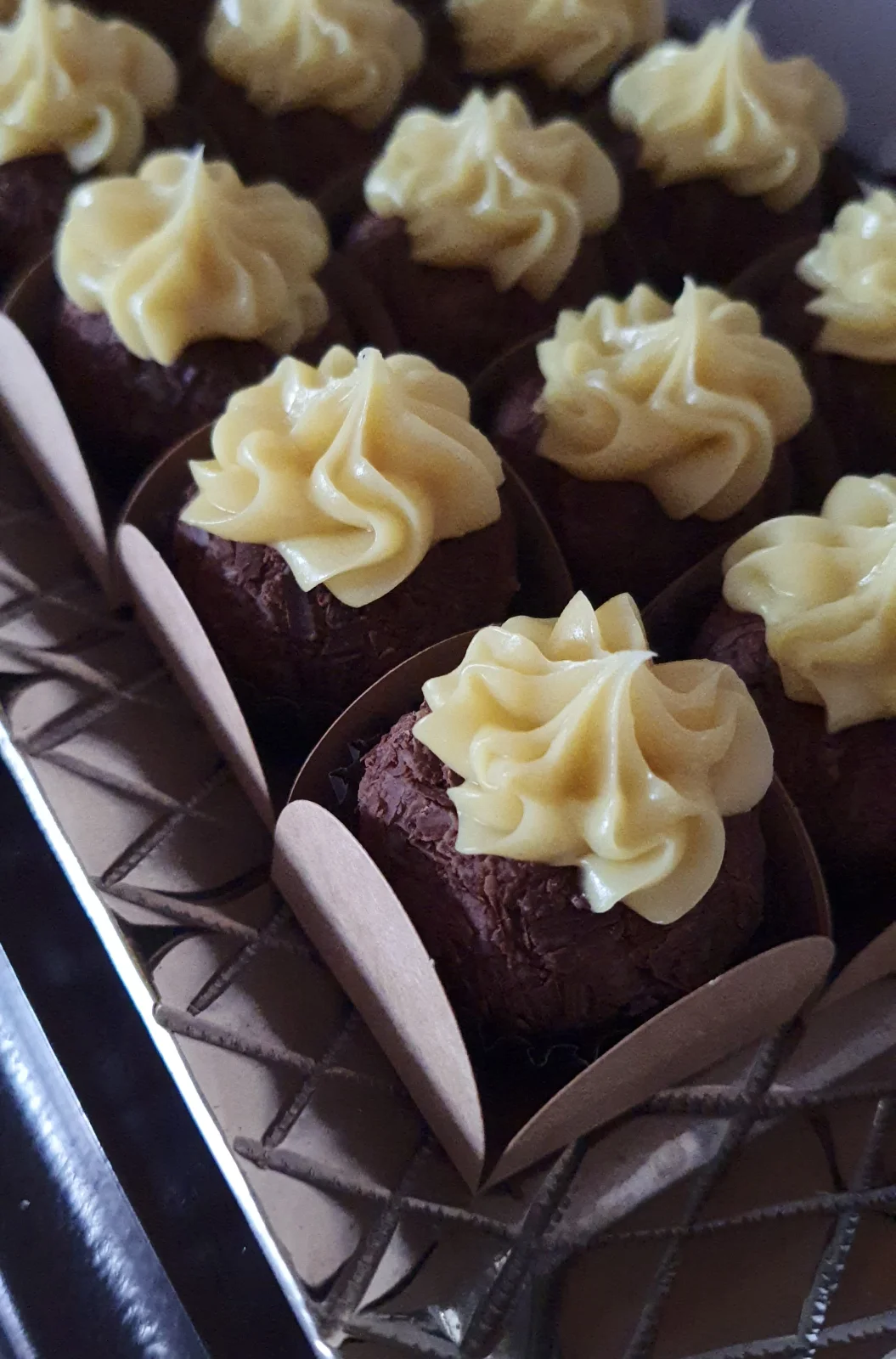 Maracujá com chocolate preto da Cake Box