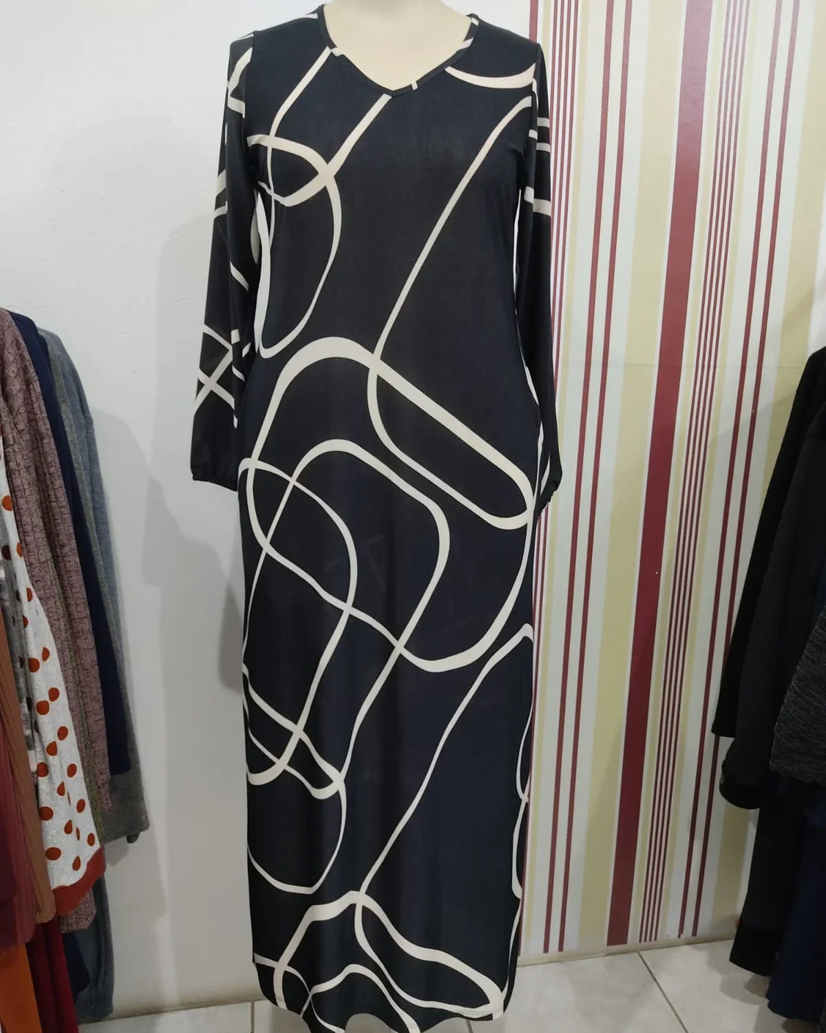 Vestido longo preto e branco