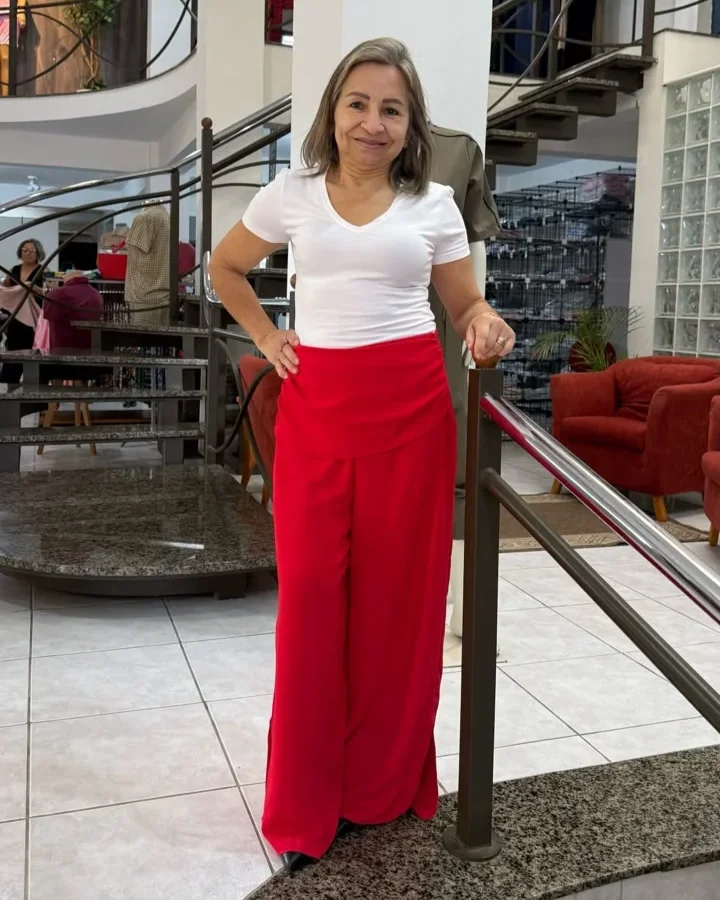Calça vermelha pantcourt