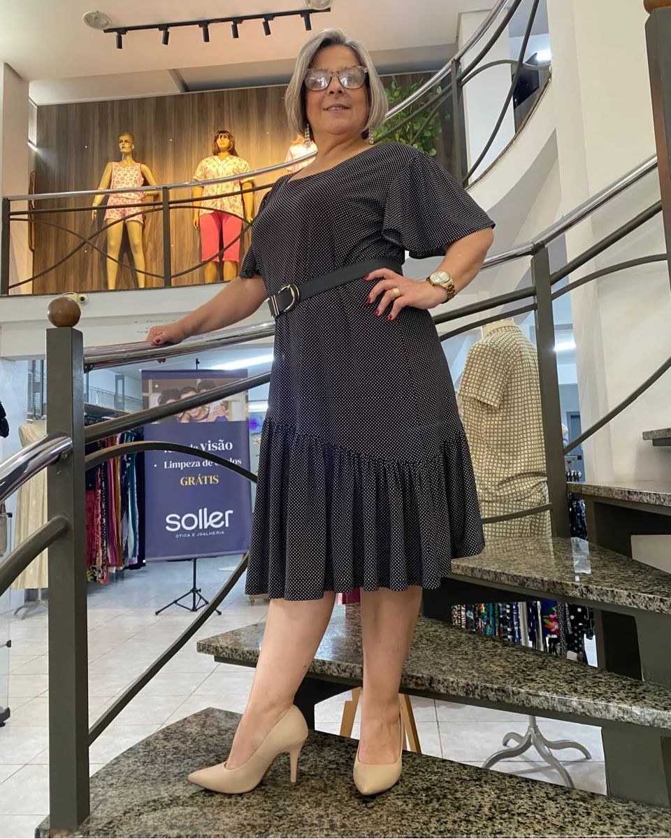 Vestido preto poá